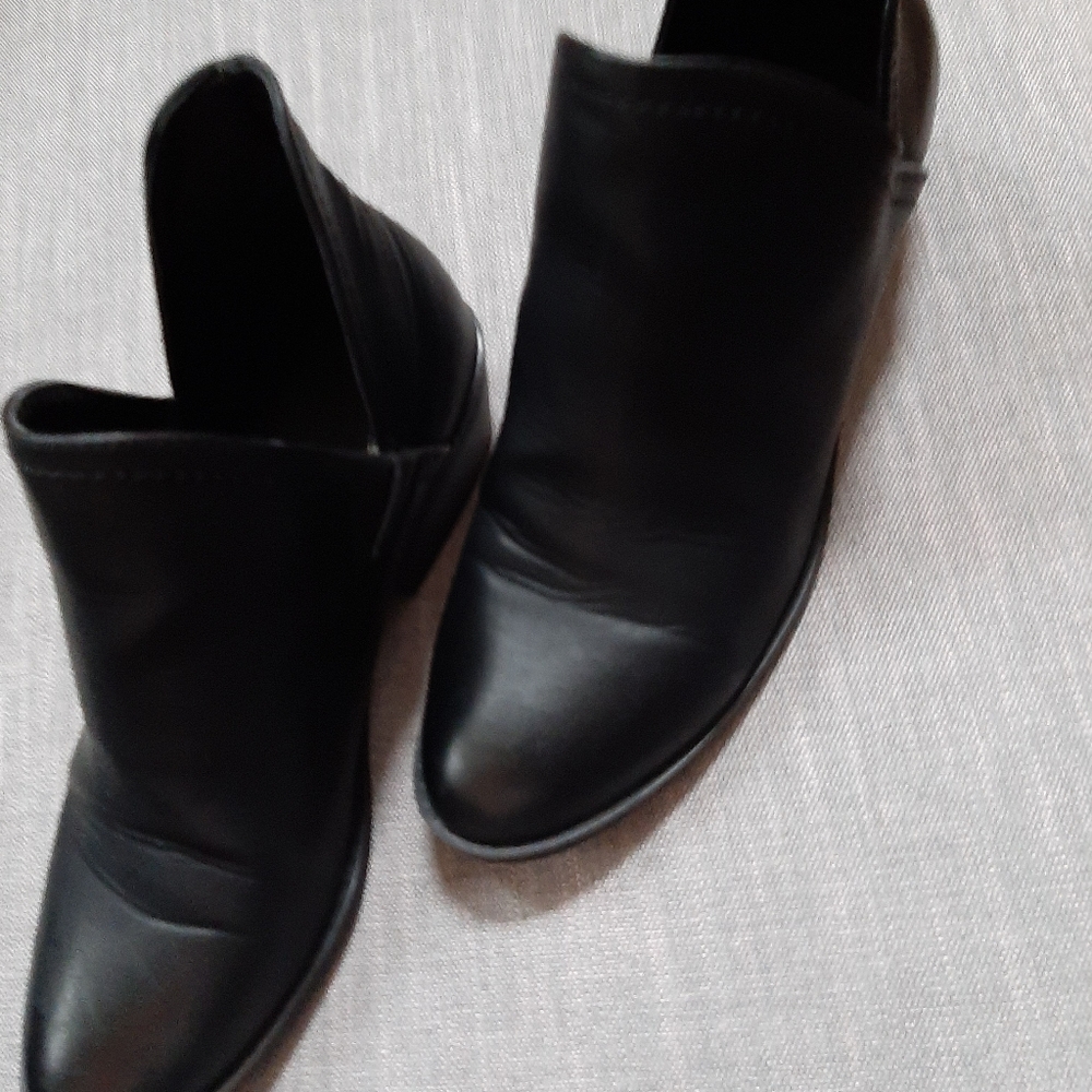 Black Imitation Leather Bootie - Size 8 women's shoe - Picture 2 of 10